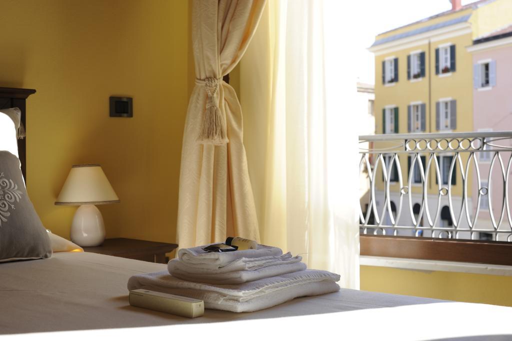 Piazza Azuni 18 Guest House Sassari Eksteriør billede