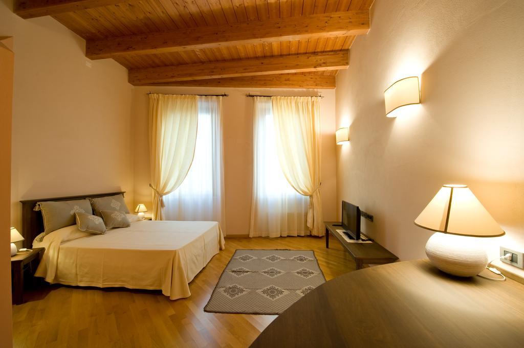 Piazza Azuni 18 Guest House Sassari Værelse billede