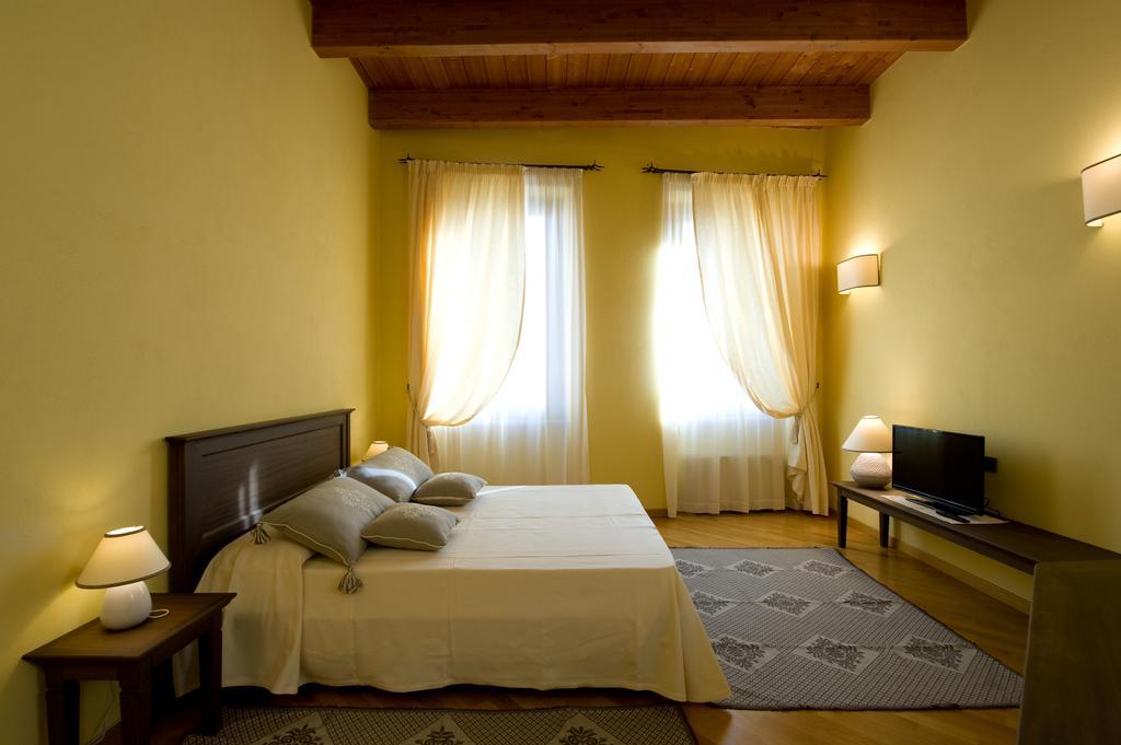 Piazza Azuni 18 Guest House Sassari Værelse billede